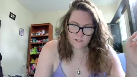 Snapshot of fuzzypeaches87 chatting on 06/27/26, 02:55 fuzzypeaches87 online show from 06/27/26, 02:55