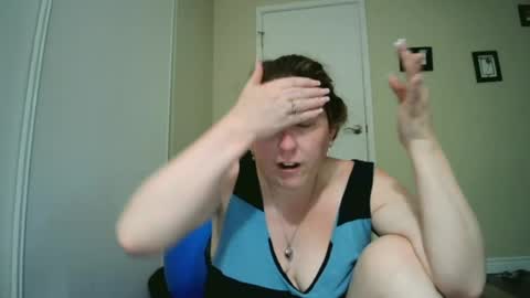Snapshot of fuzzypeaches87 chatting on 07/02/26, 04:02 fuzzypeaches87 online show from 07/02/26, 04:02