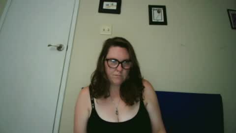 Snapshot of fuzzypeaches87 chatting on 07/04/26, 12:39 fuzzypeaches87 online show from 07/04/26, 12:39