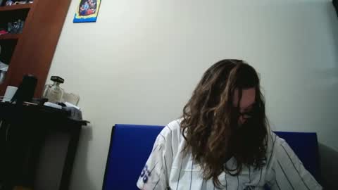 Snapshot of fuzzypeaches87 chatting on 07/11/26, 04:43 fuzzypeaches87 online show from 07/11/26, 04:43