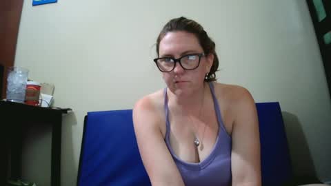 Snapshot of fuzzypeaches87 chatting on 07/12/26, 04:53 fuzzypeaches87 online show from 07/12/26, 04:53