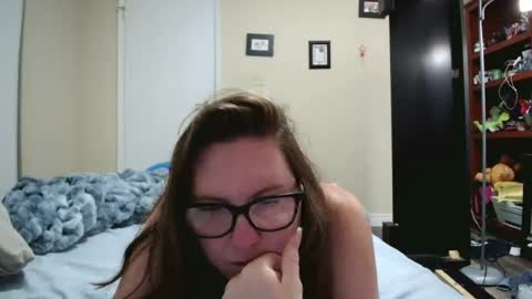 Snapshot of fuzzypeaches87 chatting on 07/23/26, 03:54 fuzzypeaches87 online show from 07/23/26, 03:54