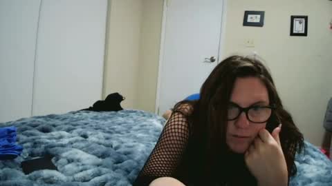 Snapshot of fuzzypeaches87 chatting on 07/24/26, 03:59 fuzzypeaches87 online show from 07/24/26, 03:59