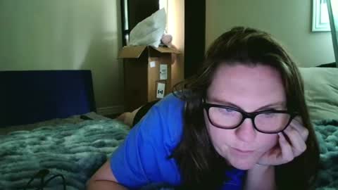 Snapshot of fuzzypeaches87 chatting on 07/25/26, 06:49 fuzzypeaches87 online show from 07/25/26, 06:49