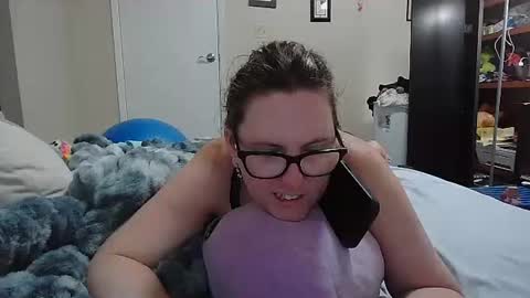 Snapshot of fuzzypeaches87 chatting on 07/27/26, 05:20 fuzzypeaches87 online show from 07/27/26, 05:20