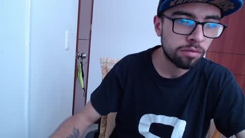 Snapshot of fvckhorneyguy chatting on 02/07/25, 07:06 andrew online show from 02/07/25, 07:06