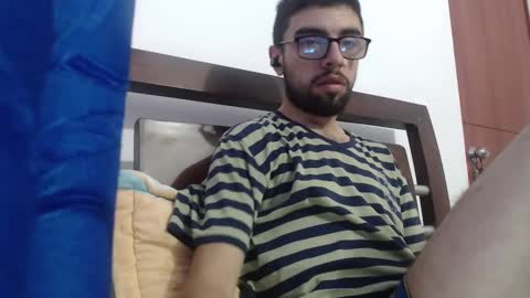 Snapshot of fvckhorneyguy chatting on 02/13/25, 12:43 andrew online show from 02/13/25, 12:43