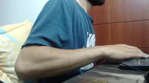 Snapshot of fvckhorneyguy chatting on 02/17/25, 01:25 andrew online show from 02/17/25, 01:25