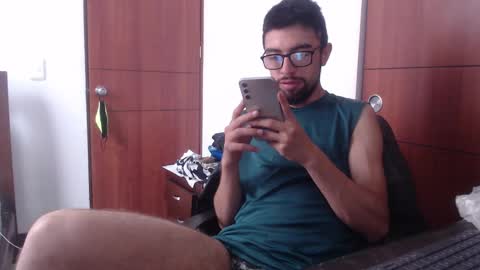 Snapshot of fvckhorneyguy chatting on 02/24/25, 06:04 andrew online show from 02/24/25, 06:04