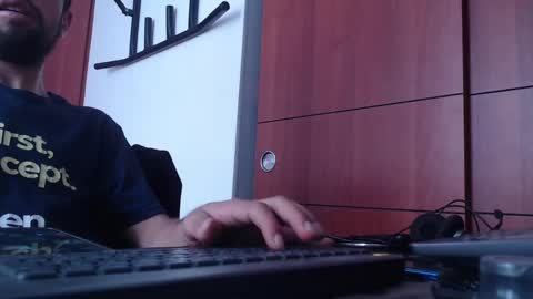 Snapshot of fvckhorneyguy chatting on 03/05/25, 05:50 andrew online show from 03/05/25, 05:50