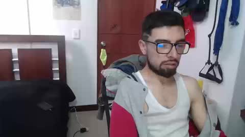 Snapshot of fvckhorneyguy chatting on 09/09/25, 04:50 andrew online show from 09/09/25, 04:50