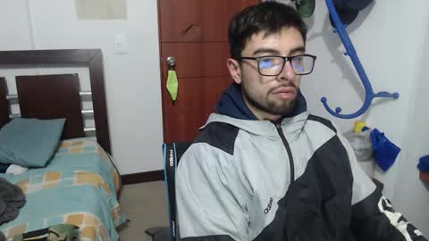 Snapshot of fvckhorneyguy chatting on 09/23/25, 03:42 andrew online show from 09/23/25, 03:42