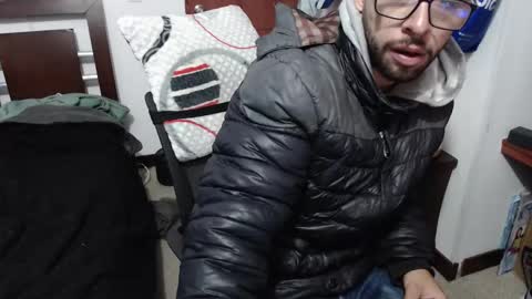 Snapshot of fvckhorneyguy chatting on 10/09/25, 11:19 andrew online show from 10/09/25, 11:19