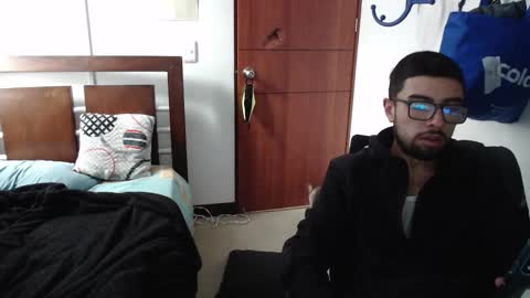 Snapshot of fvckhorneyguy chatting on 10/20/25, 04:07 andrew online show from 10/20/25, 04:07