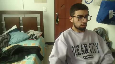 Snapshot of fvckhorneyguy chatting on 10/21/25, 04:19 andrew online show from 10/21/25, 04:19