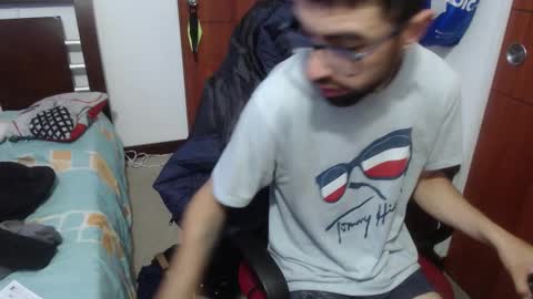 Snapshot of fvckhorneyguy chatting on 10/25/25, 01:18 andrew online show from 10/25/25, 01:18