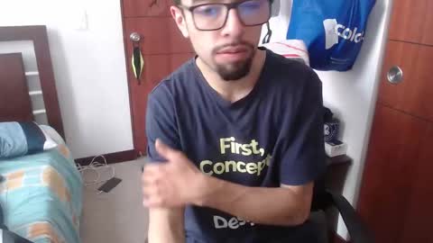 Snapshot of fvckhorneyguy chatting on 10/26/25, 03:18 andrew online show from 10/26/25, 03:18