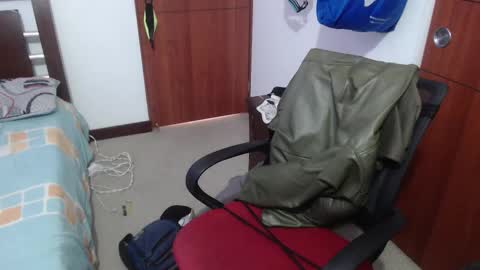 Snapshot of fvckhorneyguy chatting on 10/27/25, 01:59 andrew online show from 10/27/25, 01:59