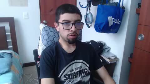 Snapshot of fvckhorneyguy chatting on 10/28/25, 02:20 andrew online show from 10/28/25, 02:20