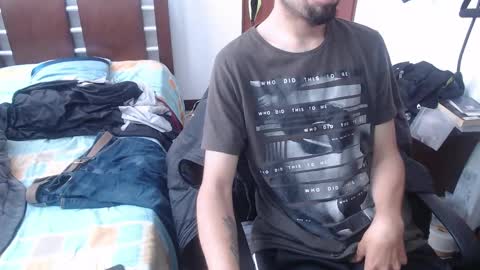 Snapshot of fvckhorneyguy chatting on 10/30/25, 02:29 andrew online show from 10/30/25, 02:29