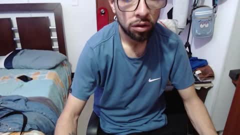 Snapshot of fvckhorneyguy chatting on 12/15/25, 04:22 andrew online show from 12/15/25, 04:22