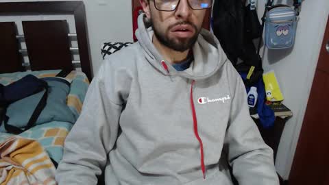 Snapshot of fvckhorneyguy chatting on 12/16/25, 04:28 andrew online show from 12/16/25, 04:28