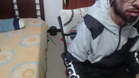 Snapshot of fvckhorneyguy chatting on 01/06/26, 07:39 andrew online show from 01/06/26, 07:39