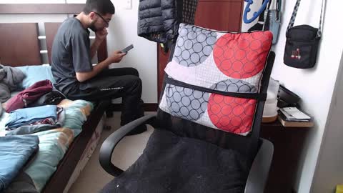 Snapshot of fvckhorneyguy chatting on 04/01/26, 04:37 andrew online show from 04/01/26, 04:37