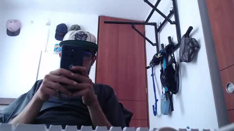 Snapshot of fvckhorneyguy chatting on 05/06/26, 06:46 andrew online show from 05/06/26, 06:46