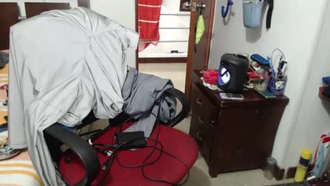 Snapshot of fvckhorneyguy chatting on 05/19/26, 12:05 andrew online show from 05/19/26, 12:05