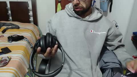 Snapshot of fvckhorneyguy chatting on 05/19/26, 01:56 andrew online show from 05/19/26, 01:56