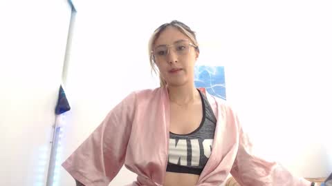 Snapshot of gabb_rioss chatting on 10/21/25, 04:08 Gabriela online show from 10/21/25, 04:08