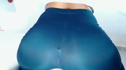 gabi_jhons_23 online show from 04/26/26, 12:58