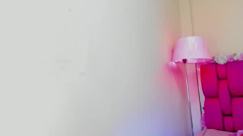 Snapshot of gabrielaa_01 chatting on 12/18/24, 04:39 Gaby Im on vacation see you on November 25 online show from 12/18/24, 04:39