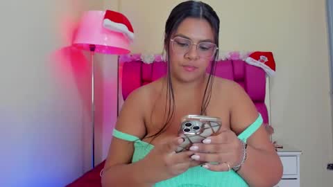 Snapshot of gabrielaa_01 chatting on 12/24/24, 02:01 Gaby Im on vacation see you on November 25 online show from 12/24/24, 02:01