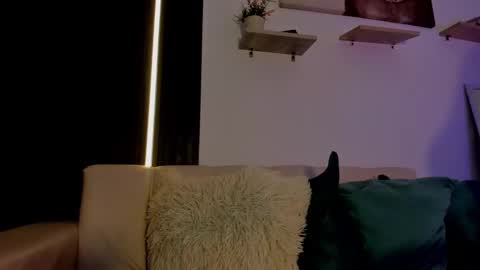 gabrielaa_miller_ online show from 12/05/25, 08:16