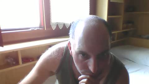 Snapshot of gabrielegr22 chatting on 09/10/25, 02:06 Gabriele online show from 09/10/25, 02:06