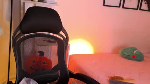 Gabriella online show from 10/15/25, 09:04