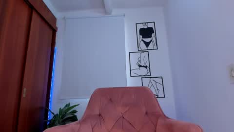 Snapshot of gaby_girl chatting on 05/21/26, 10:06 online show from 05/21/26, 10:06