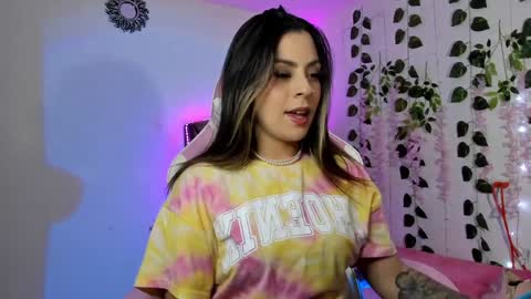 Snapshot of gaby_vandriel chatting on 01/25/25, 12:38 GABRIELA online show from 01/25/25, 12:38