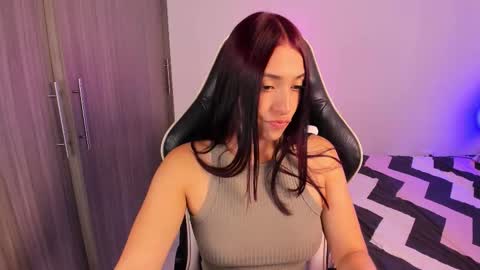 Gabriela online show from 11/18/25, 03:49