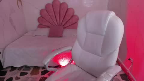 Snapshot of gabyowenss_ chatting on 04/29/26, 09:54 Gaby Owens online show from 04/29/26, 09:54