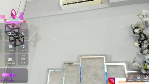 gabyyjones online show from 09/17/25, 11:45