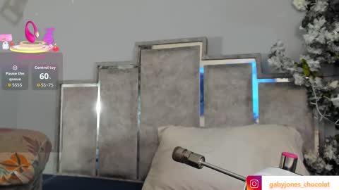 gabyyjones online show from 09/18/25, 12:29