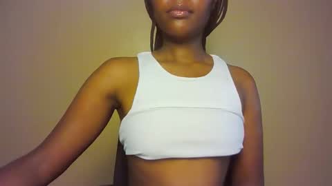 Snapshot of gada_charm chatting on 09/30/25, 06:29 Gada online show from 09/30/25, 06:29