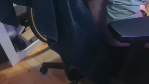 Snapshot of gagl2k chatting on 11/09/25, 09:02 gagl2k online show from 11/09/25, 09:02