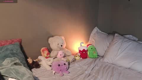 gaia_joness online show from 10/22/25, 01:44