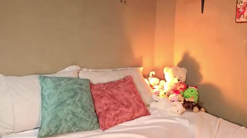 gaia_joness online show from 10/27/25, 07:40