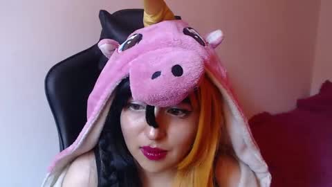 Kate 3 online show from 10/24/25, 07:43