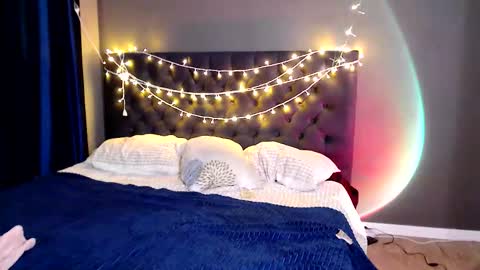Snapshot of galaxyandromeda chatting on 12/17/25, 02:56 My name Lou 3 online show from 12/17/25, 02:56